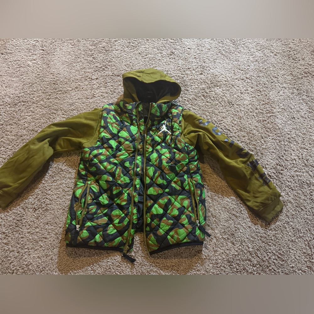 Nike Air Jordan Green Camouflage Hooded Jacket youth medium